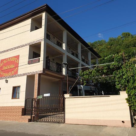 Guest House Lykhny Гагра Екстер'єр фото