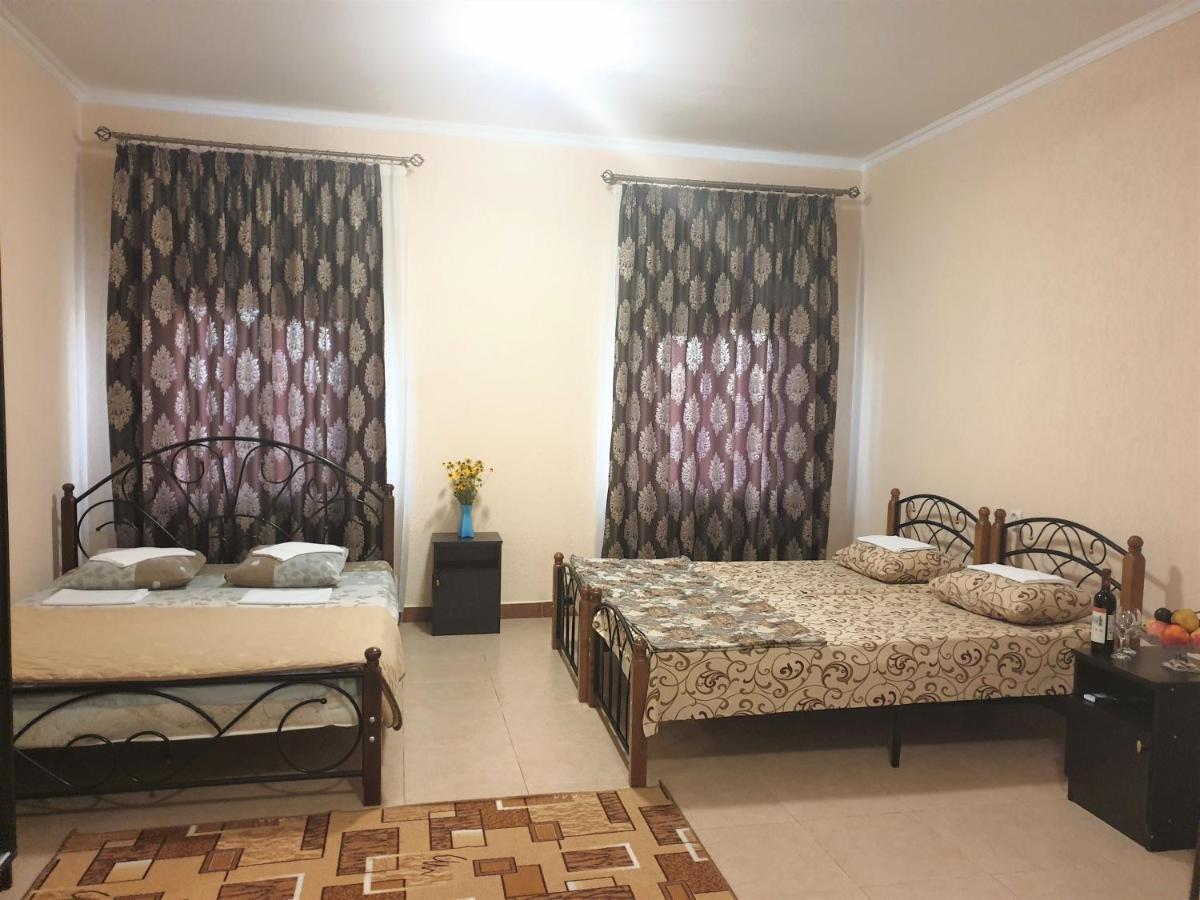 Guest House Lykhny Гагра Екстер'єр фото