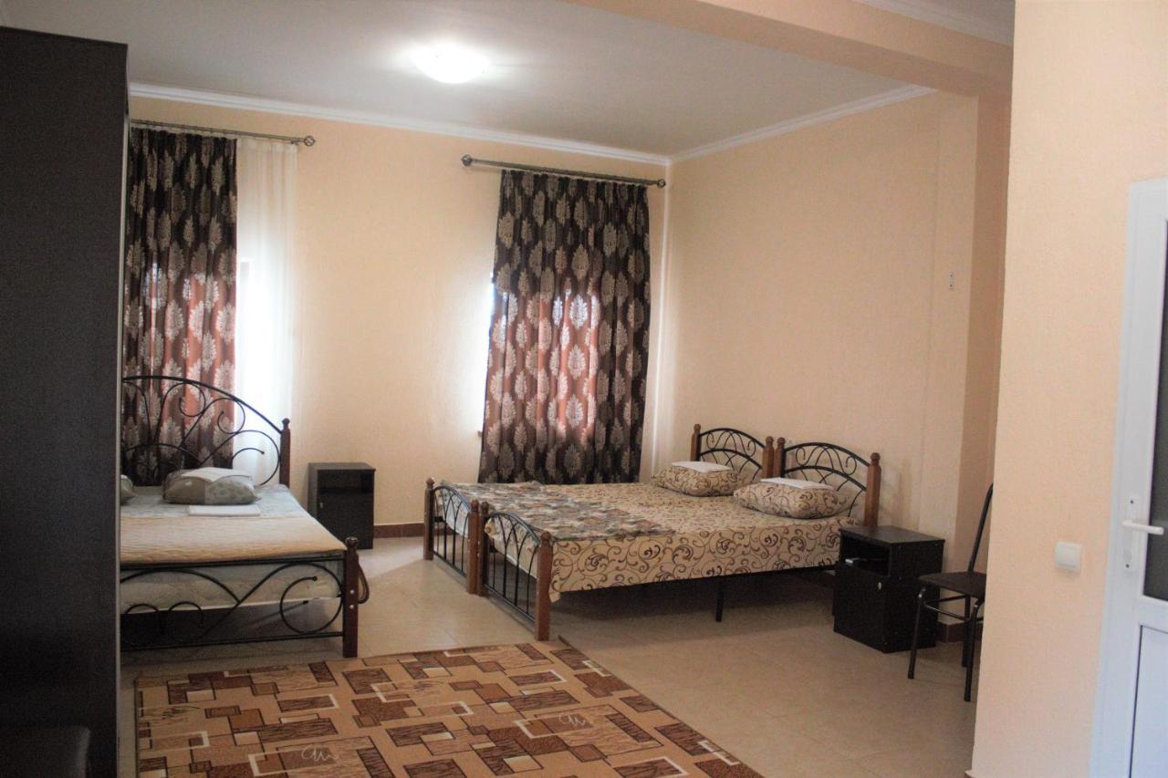 Guest House Lykhny Гагра Екстер'єр фото