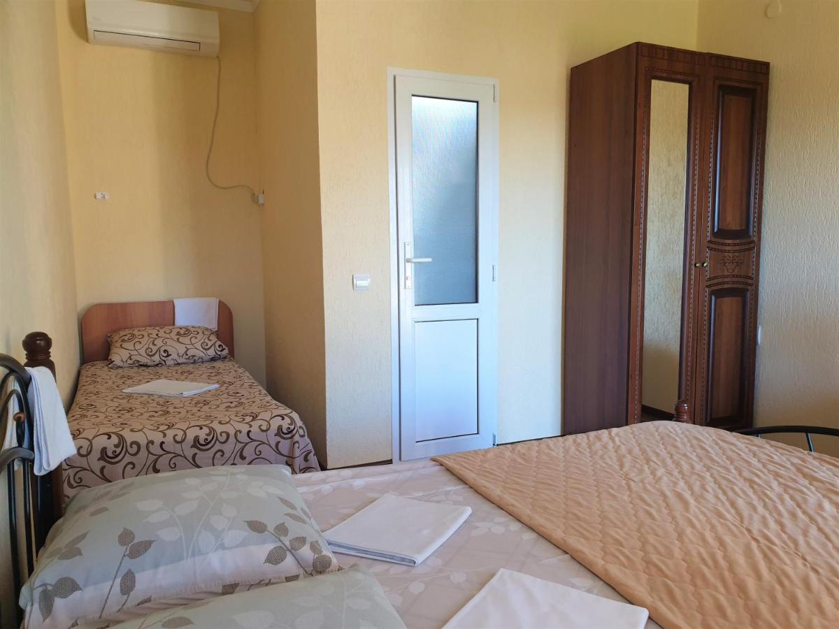 Guest House Lykhny Гагра Екстер'єр фото
