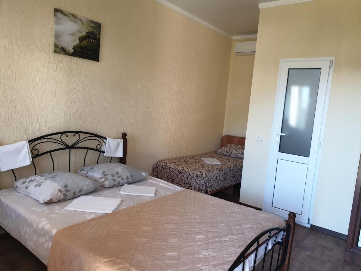 Guest House Lykhny Гагра Екстер'єр фото