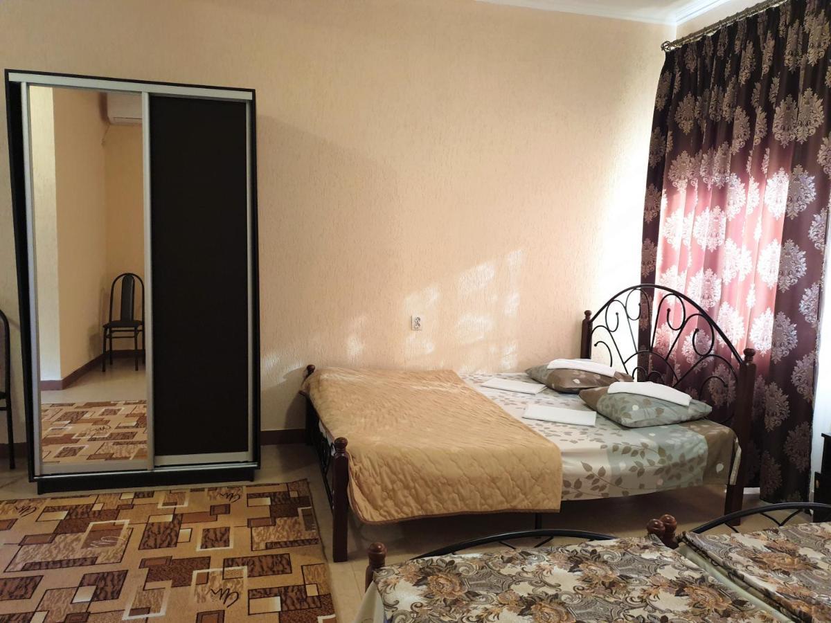 Guest House Lykhny Гагра Екстер'єр фото
