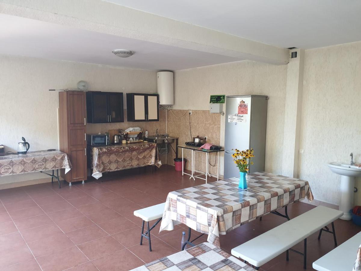 Guest House Lykhny Гагра Екстер'єр фото
