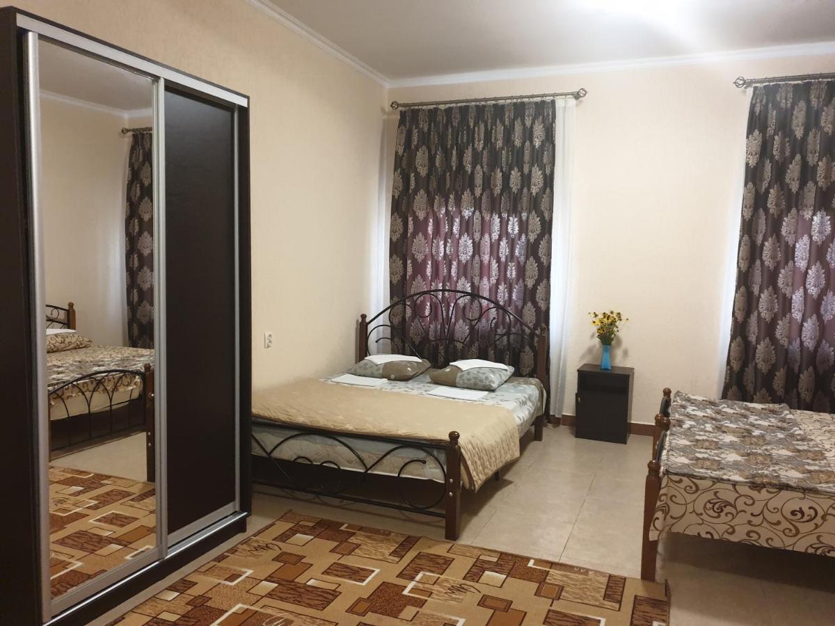 Guest House Lykhny Гагра Екстер'єр фото