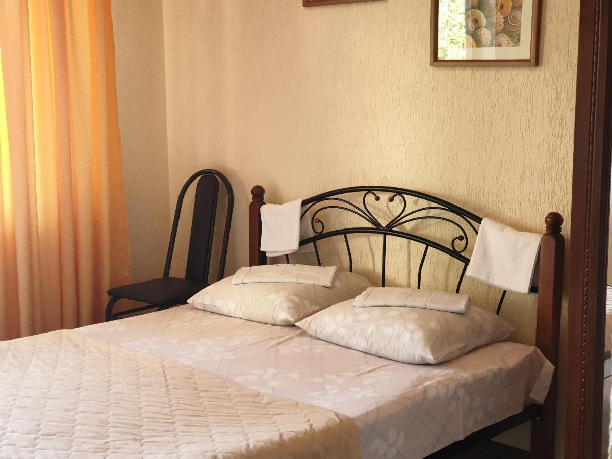 Guest House Lykhny Гагра Екстер'єр фото