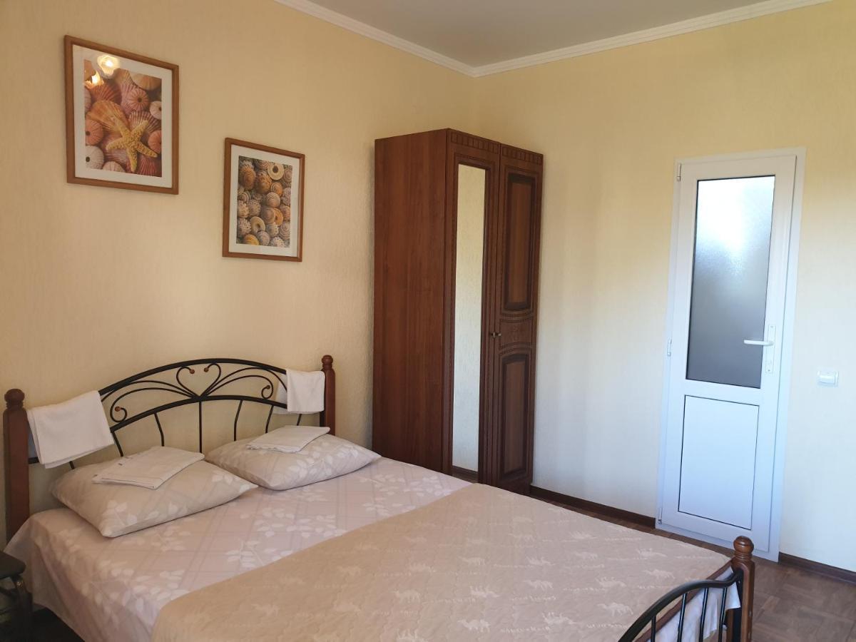 Guest House Lykhny Гагра Екстер'єр фото