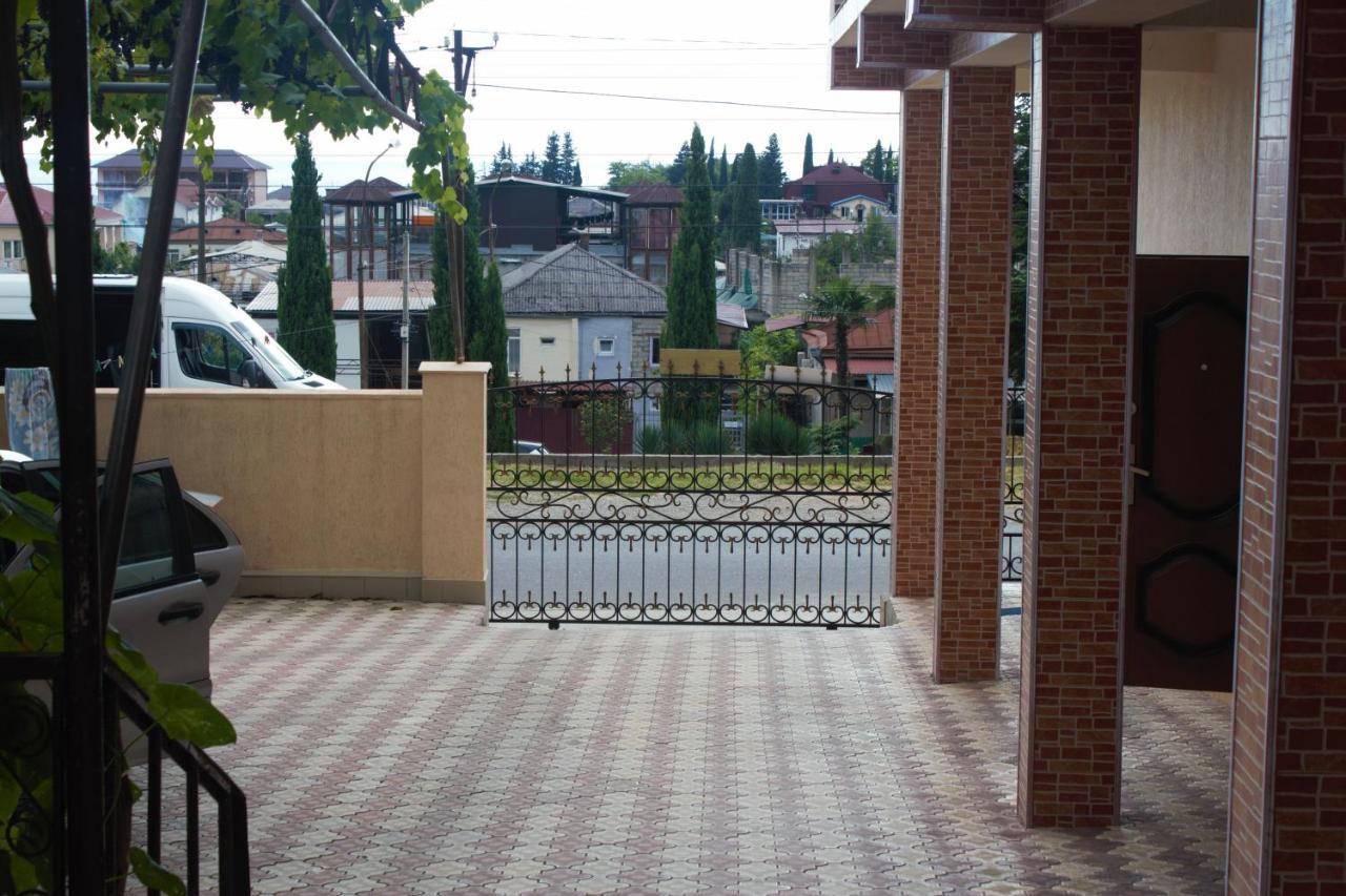 Guest House Lykhny Гагра Екстер'єр фото