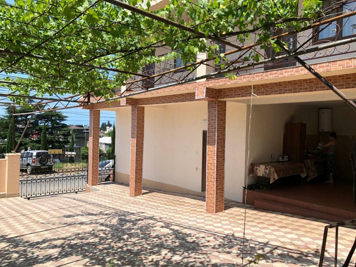 Guest House Lykhny Гагра Екстер'єр фото