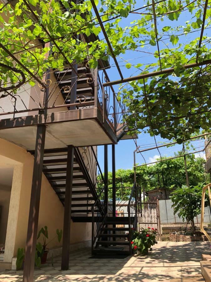 Guest House Lykhny Гагра Екстер'єр фото