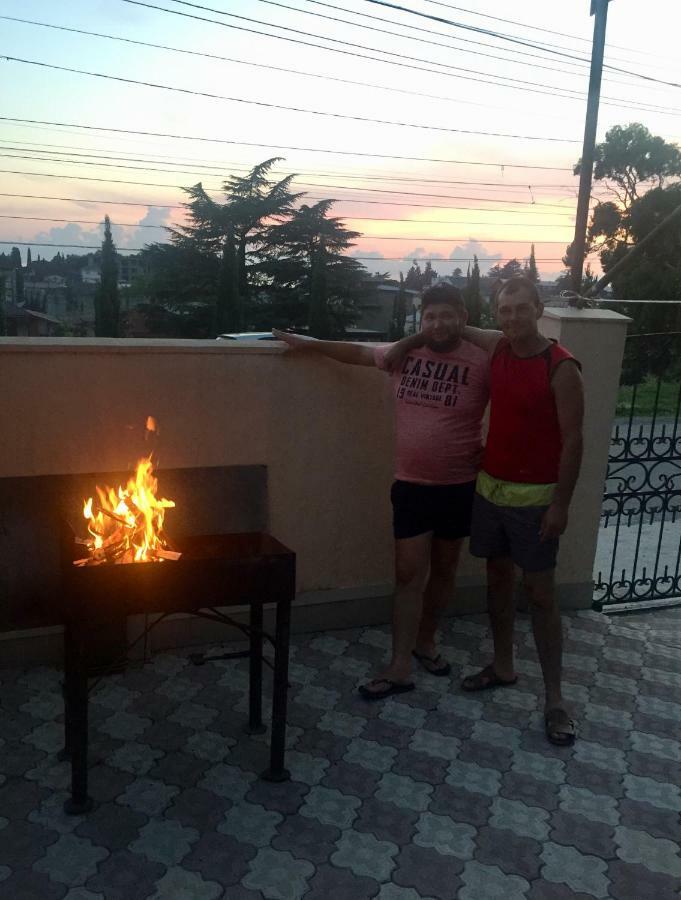 Guest House Lykhny Гагра Екстер'єр фото